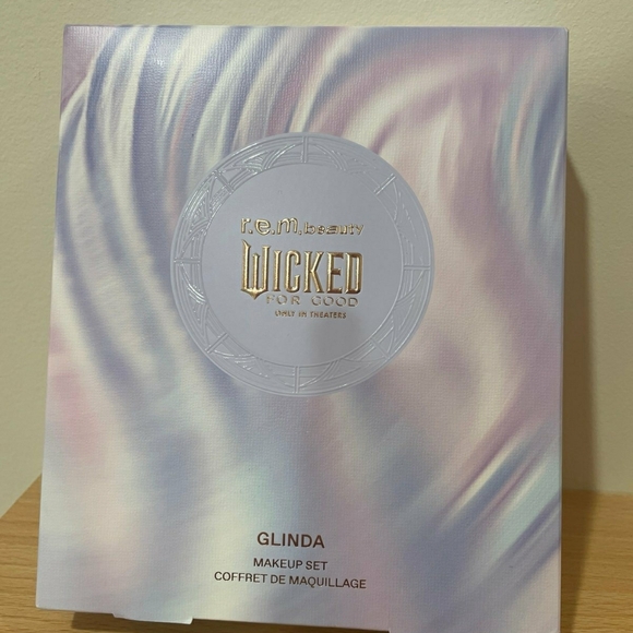 4PC💫Set Need💫BNIB LE REM Beauty X Wicked 4PC GLINDA Makeup Set! SOLDOUT!$65Ret - Picture 14 of 15